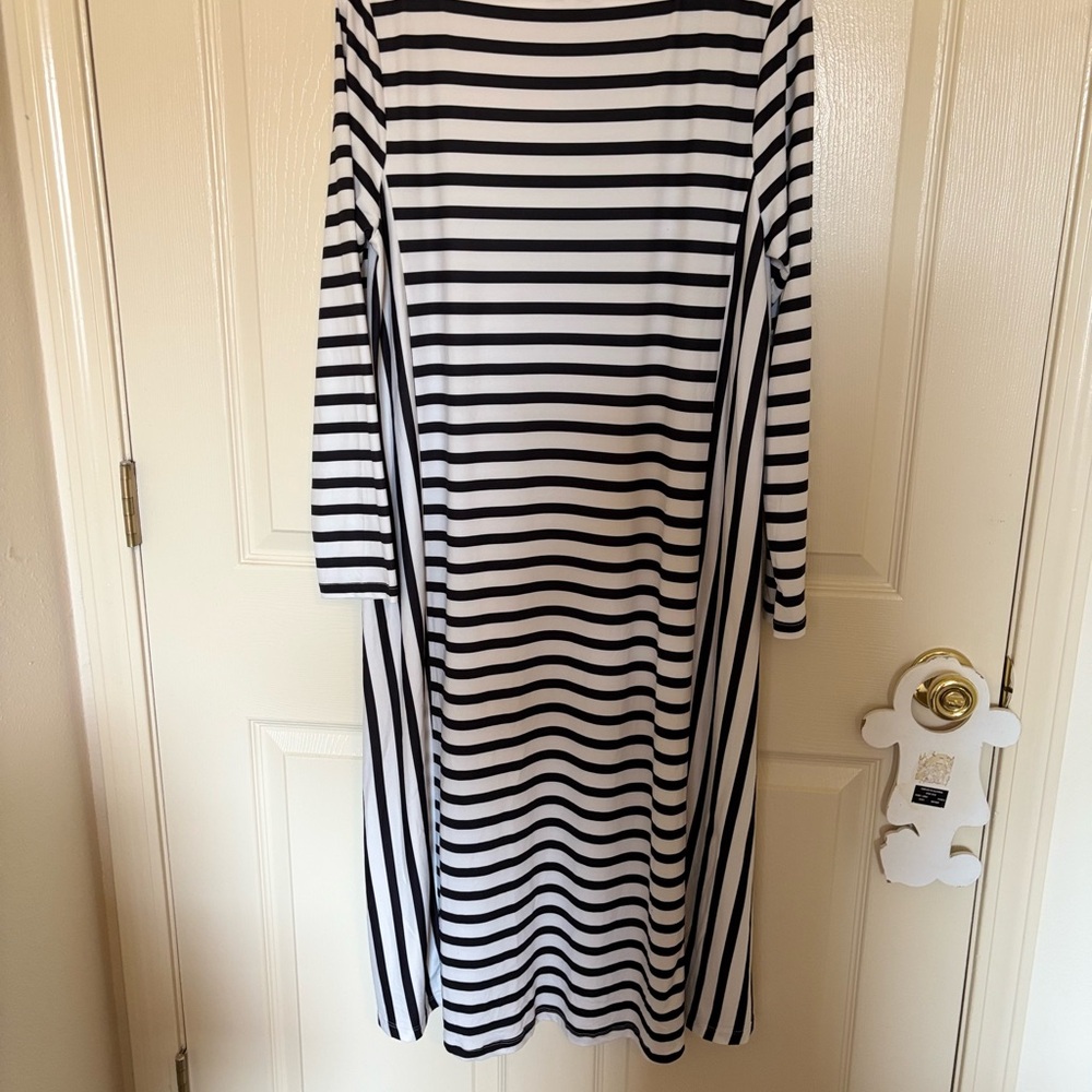 Dainty Jewells Black and White Raglan Sheath Dress